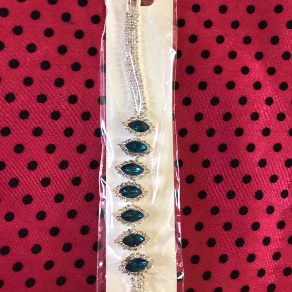 Meet your Posher, Sharon🙋🏻‍♀️ - Picture 15 of 16